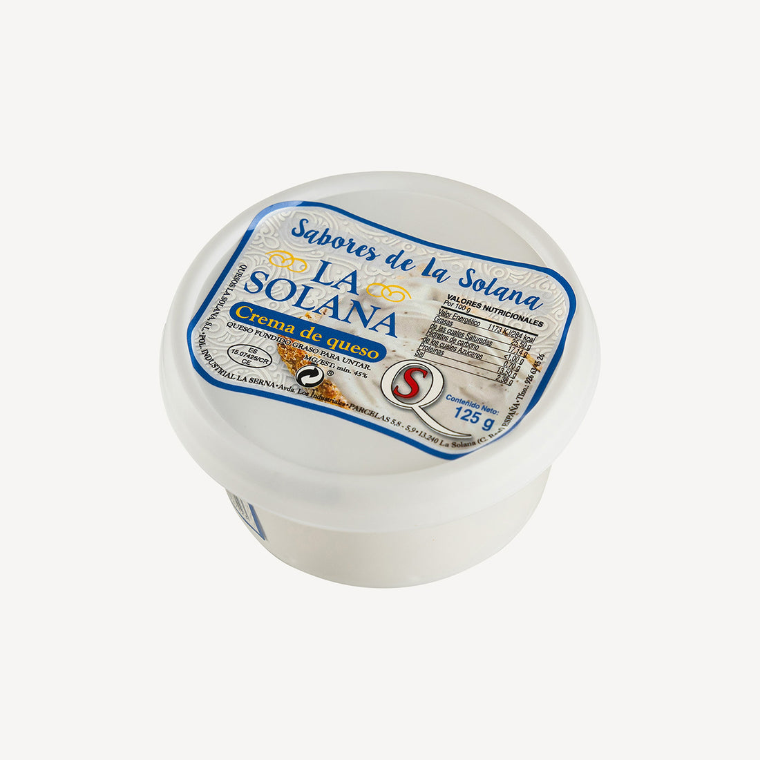 La crema de queso manchego artesano de Quesería La Solana, una textura suave y cremosa que promete un viaje de sabor exquisito, presentada en un envase elegante.