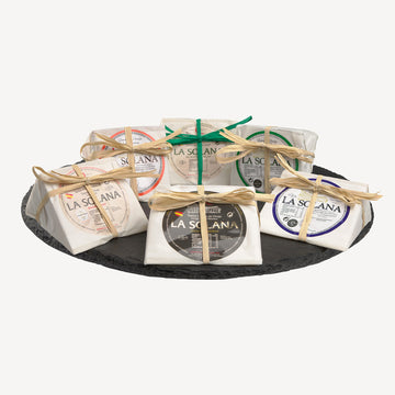 Seis cuñas de queso manchego artesano variadas, atadas con un lazo elegante, mostrando la diversidad y calidad artesanal de La Solana en cada pieza única.